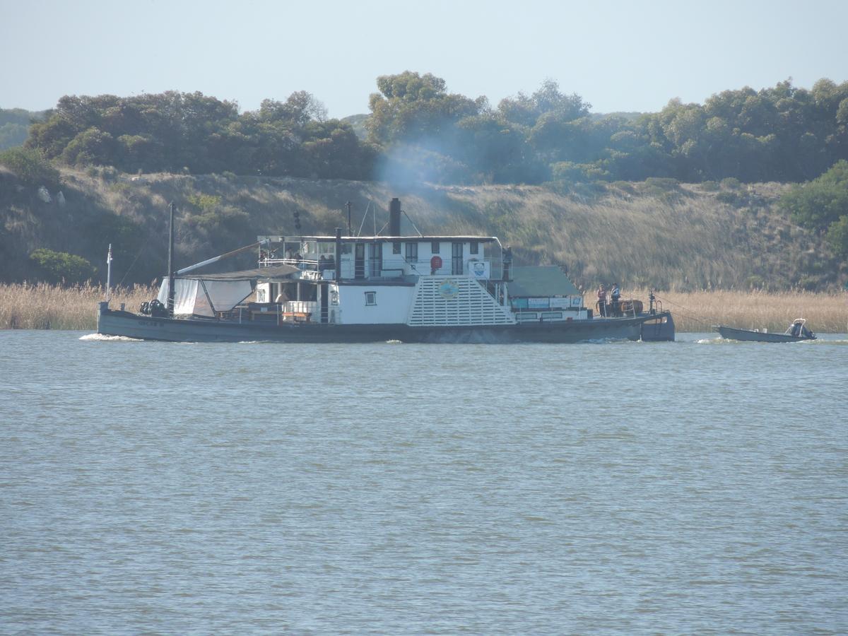 Ps Federal Retreat Paddle Steamer グールワ エクステリア 写真